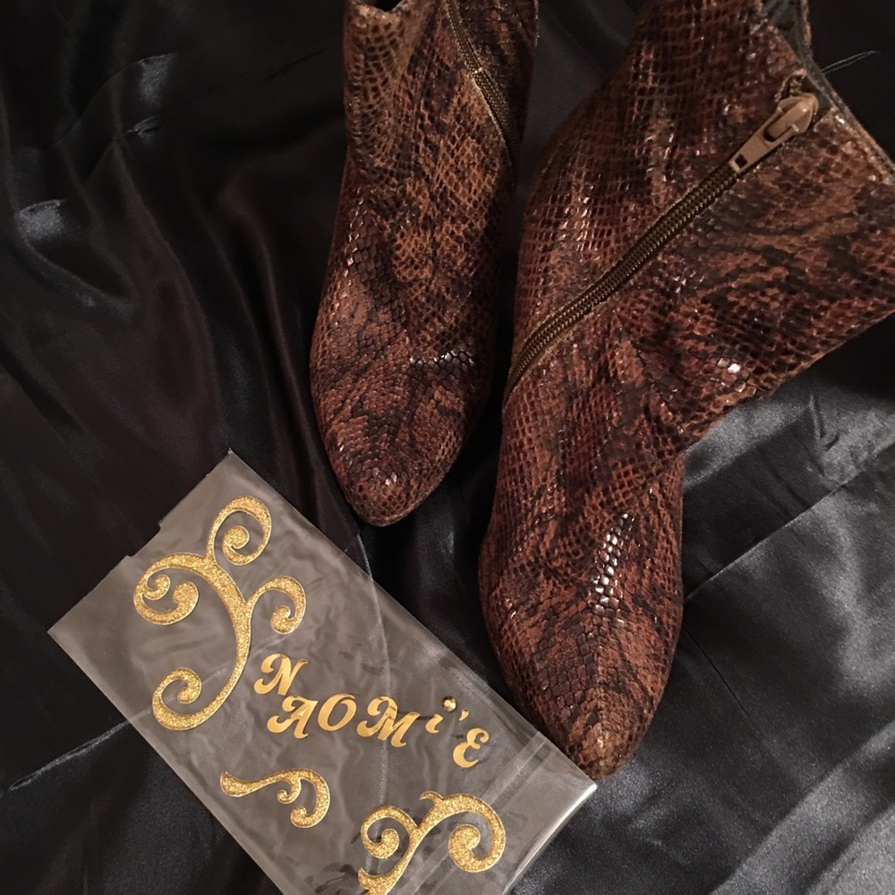 Boots - Picture 3 of 8